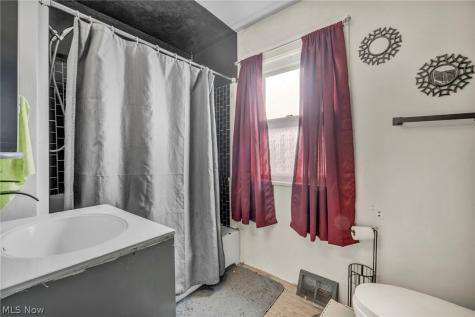 6802 Ackley Road Parma OH 44129
