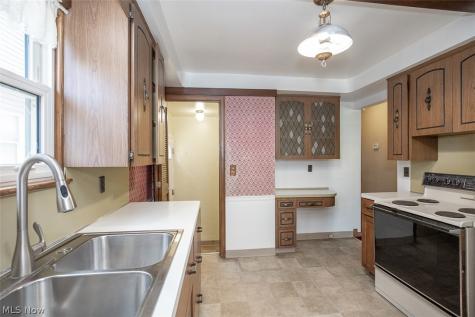 8409 Wainstead Drive Parma OH 44129