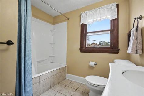 2782 Oakwood Drive Cuyahoga Falls OH 44221