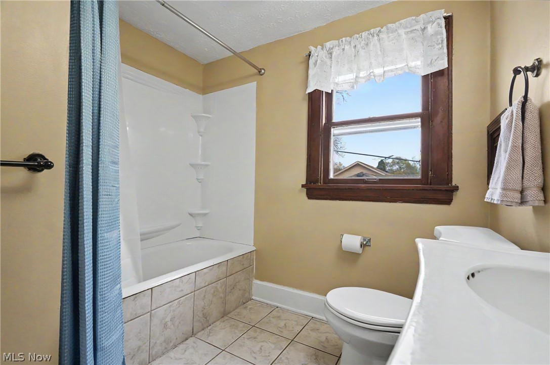 2782 Oakwood Drive Cuyahoga Falls OH 44221