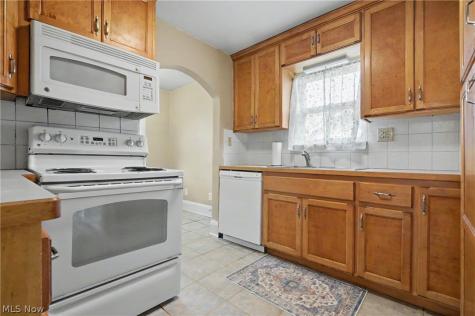 2782 Oakwood Drive Cuyahoga Falls OH 44221