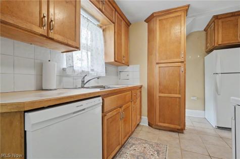 2782 Oakwood Drive Cuyahoga Falls OH 44221