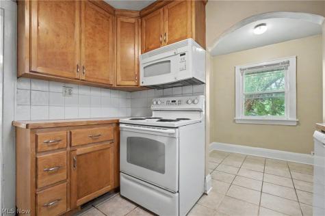 2782 Oakwood Drive Cuyahoga Falls OH 44221