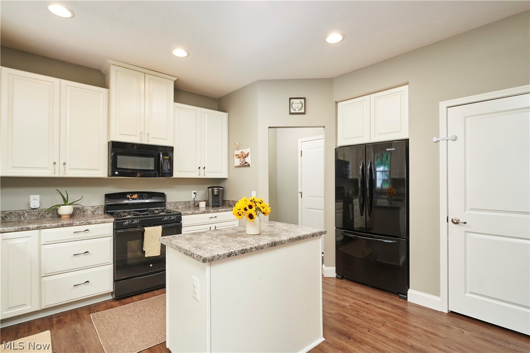 6557 Pine Bluff Avenue NE Canton OH 44721