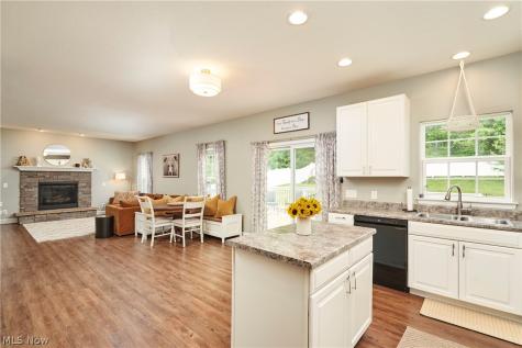 6557 Pine Bluff Avenue NE Canton OH 44721