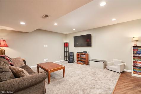 6557 Pine Bluff Avenue NE Canton OH 44721