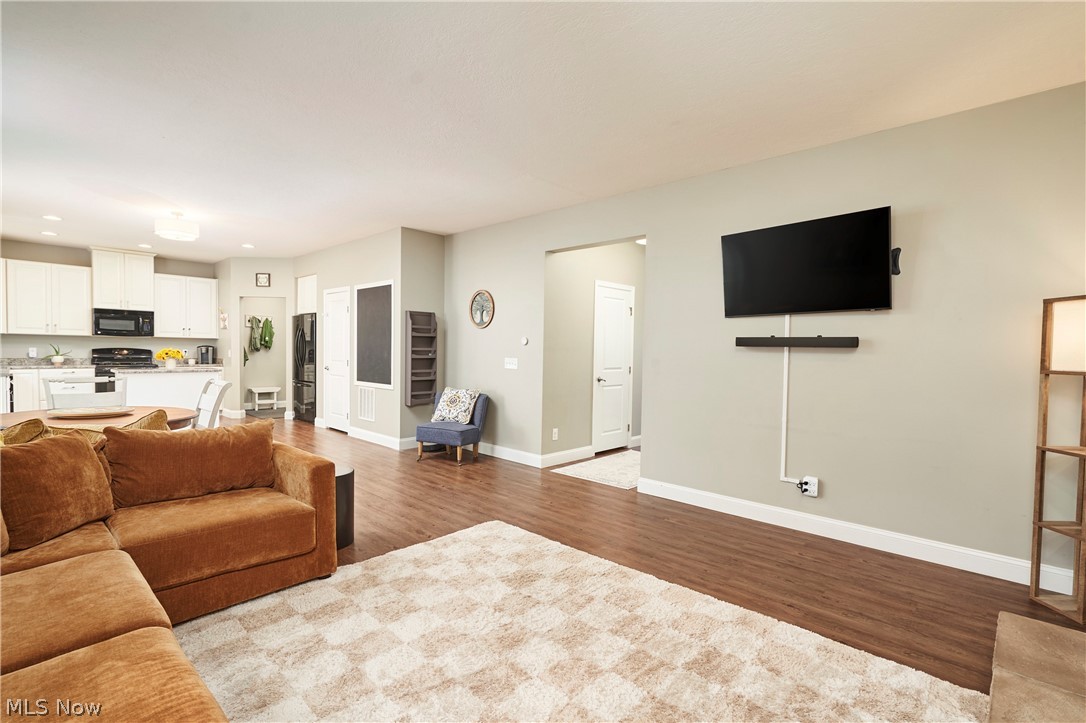 6557 Pine Bluff Avenue NE Canton OH 44721