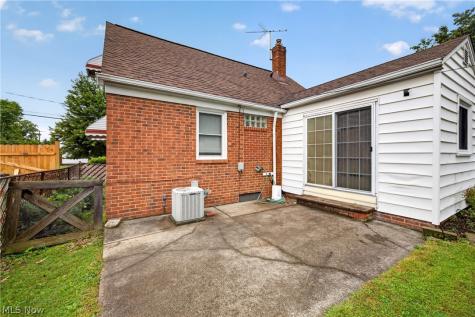 811 E 212th Street Euclid OH 44119