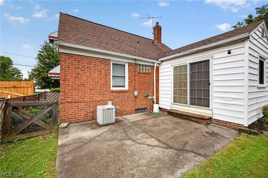811 E 212th Street Euclid OH 44119