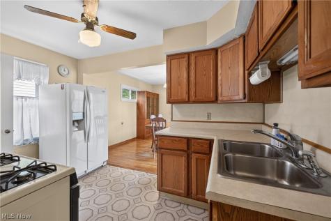 811 E 212th Street Euclid OH 44119