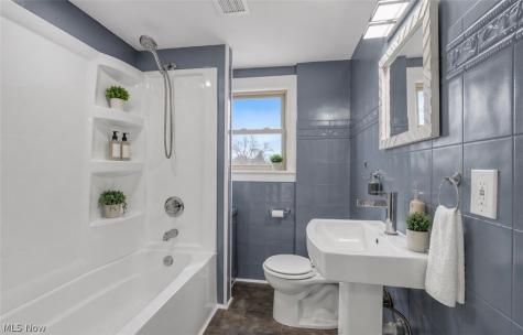 624 E Ford Avenue Barberton OH 44203