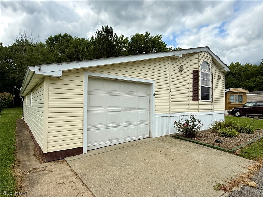 68 Stoneybrook Drive Hubbard OH 44425