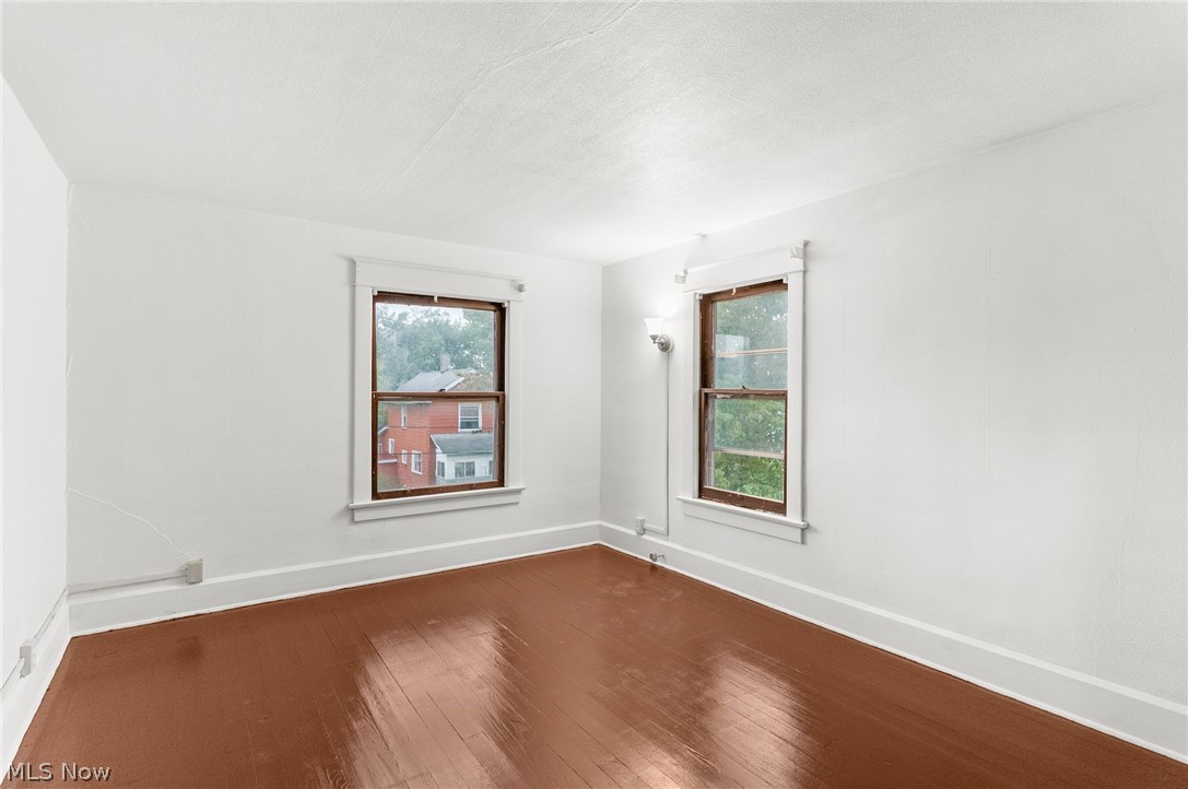 56 Spring Street Struthers OH 44471