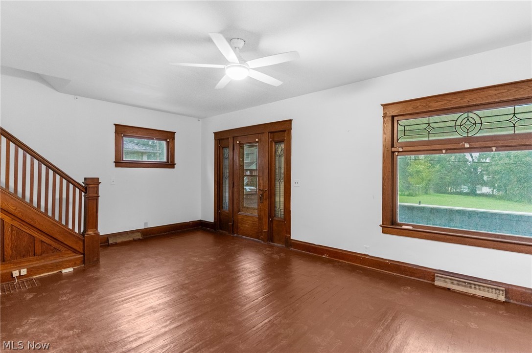 56 Spring Street Struthers OH 44471