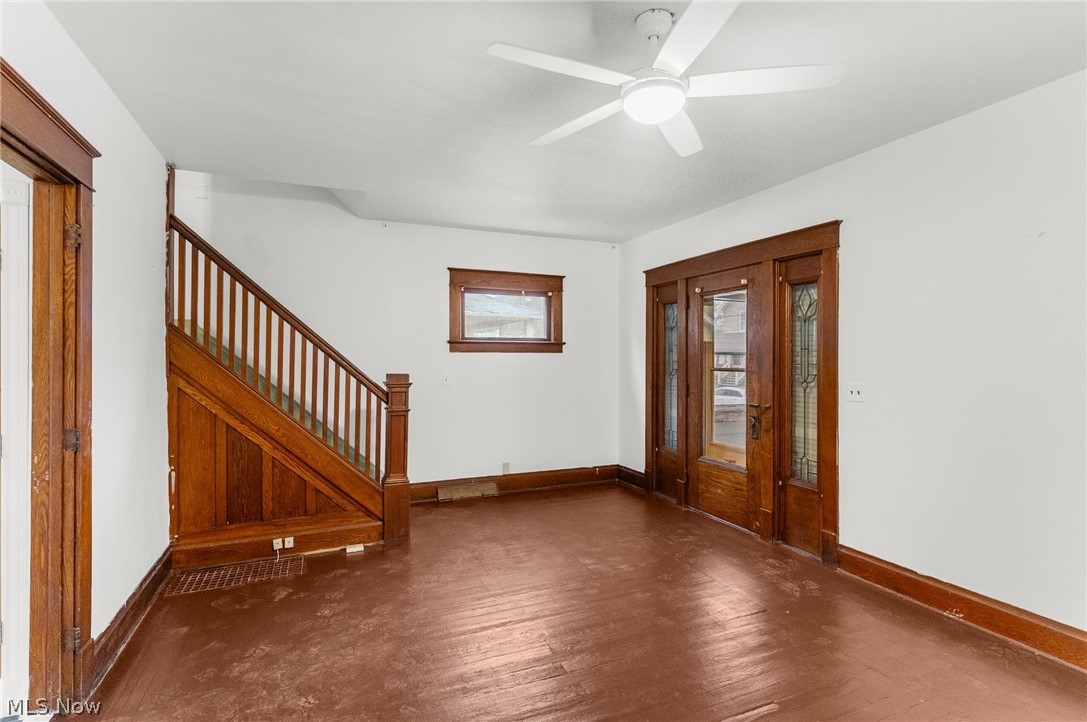 56 Spring Street Struthers OH 44471