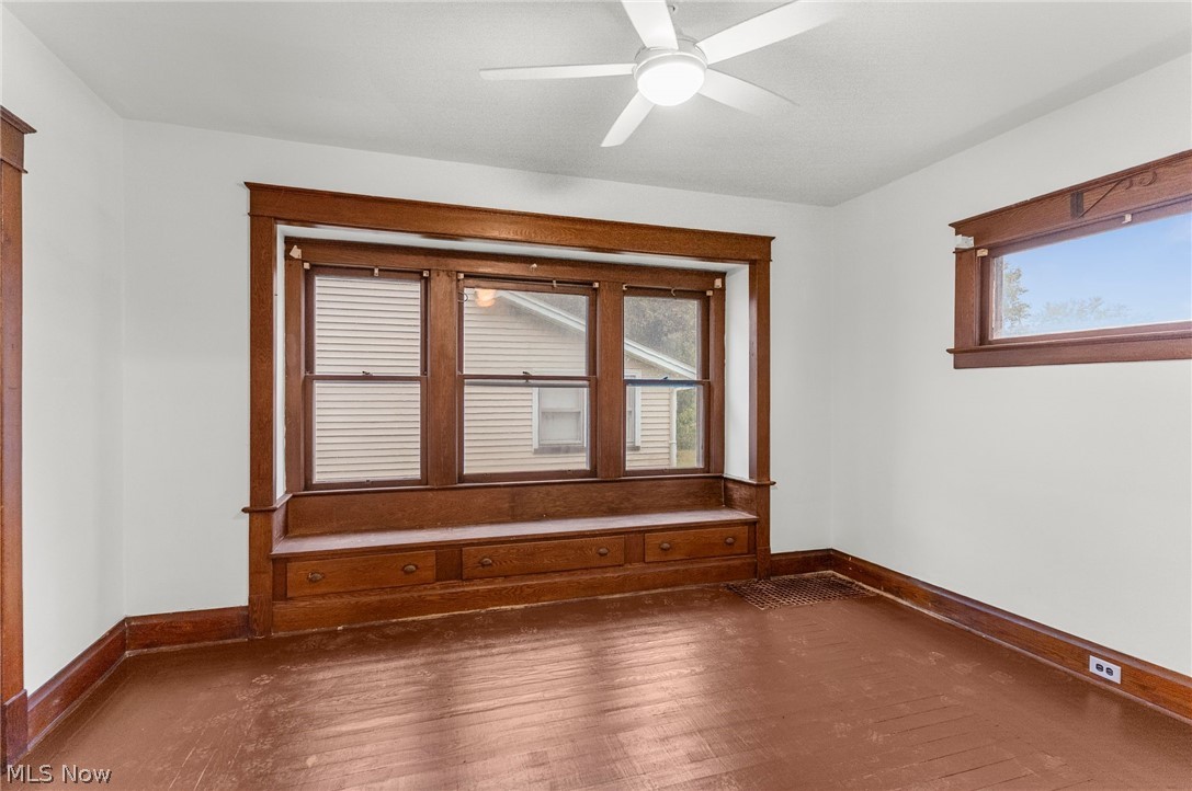 56 Spring Street Struthers OH 44471