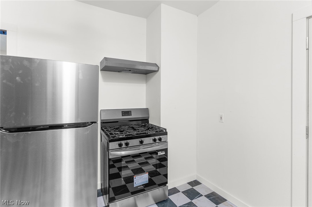 56 Spring Street Struthers OH 44471
