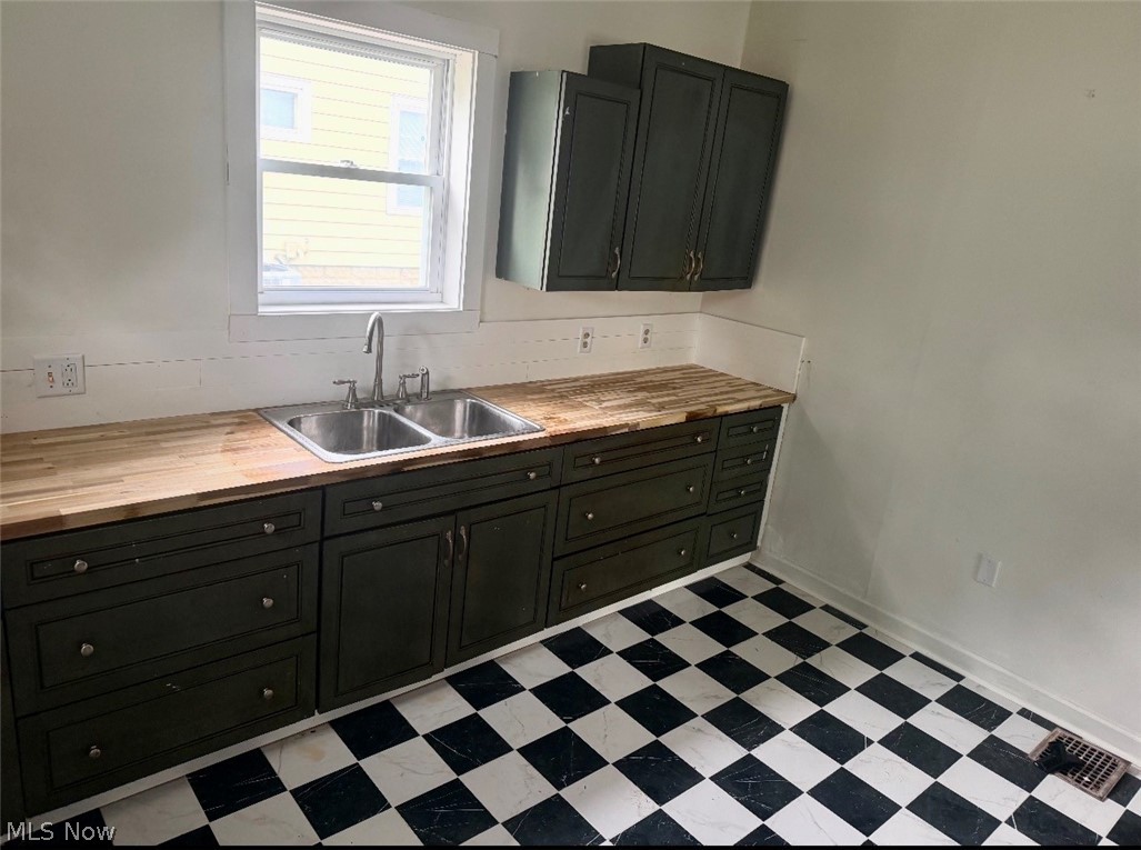 56 Spring Street Struthers OH 44471