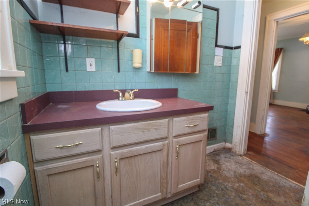 628 North Road SE Warren OH 44484