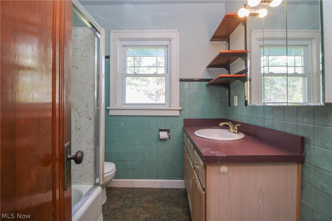 628 North Road SE Warren OH 44484
