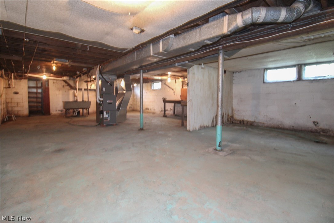 628 North Road SE Warren OH 44484