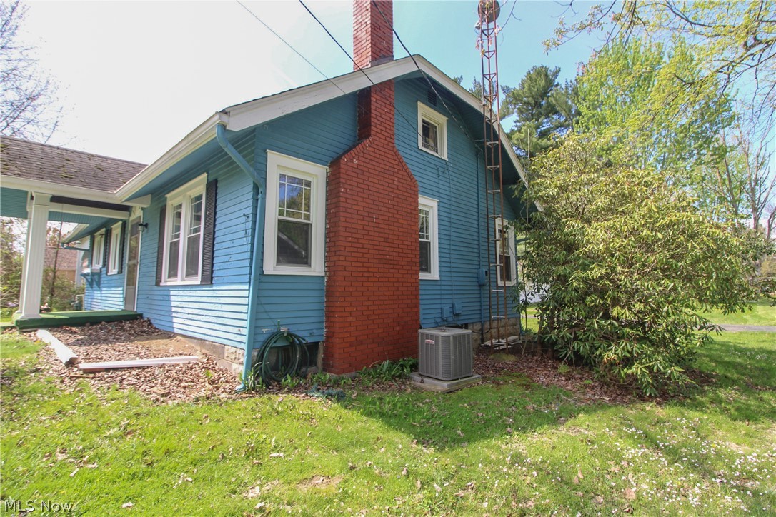 628 North Road SE Warren OH 44484