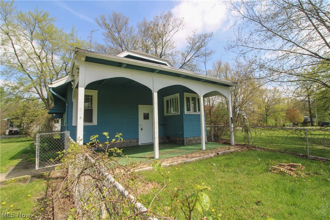 628 North Road SE Warren OH 44484