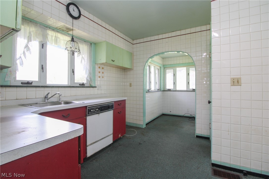 628 North Road SE Warren OH 44484