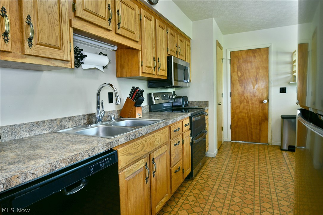2484 Mahan Denman Road Cortland OH 44410