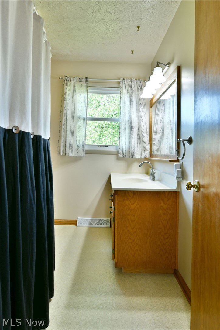 2484 Mahan Denman Road Cortland OH 44410