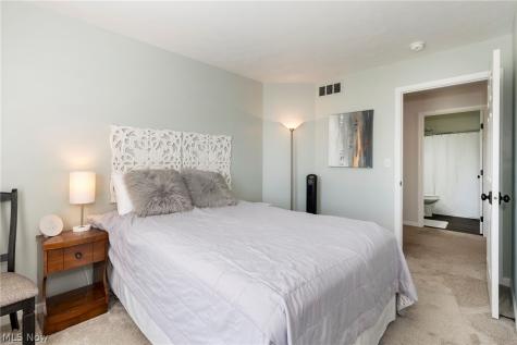 8537 Bentley Drive Olmsted Falls OH 44138