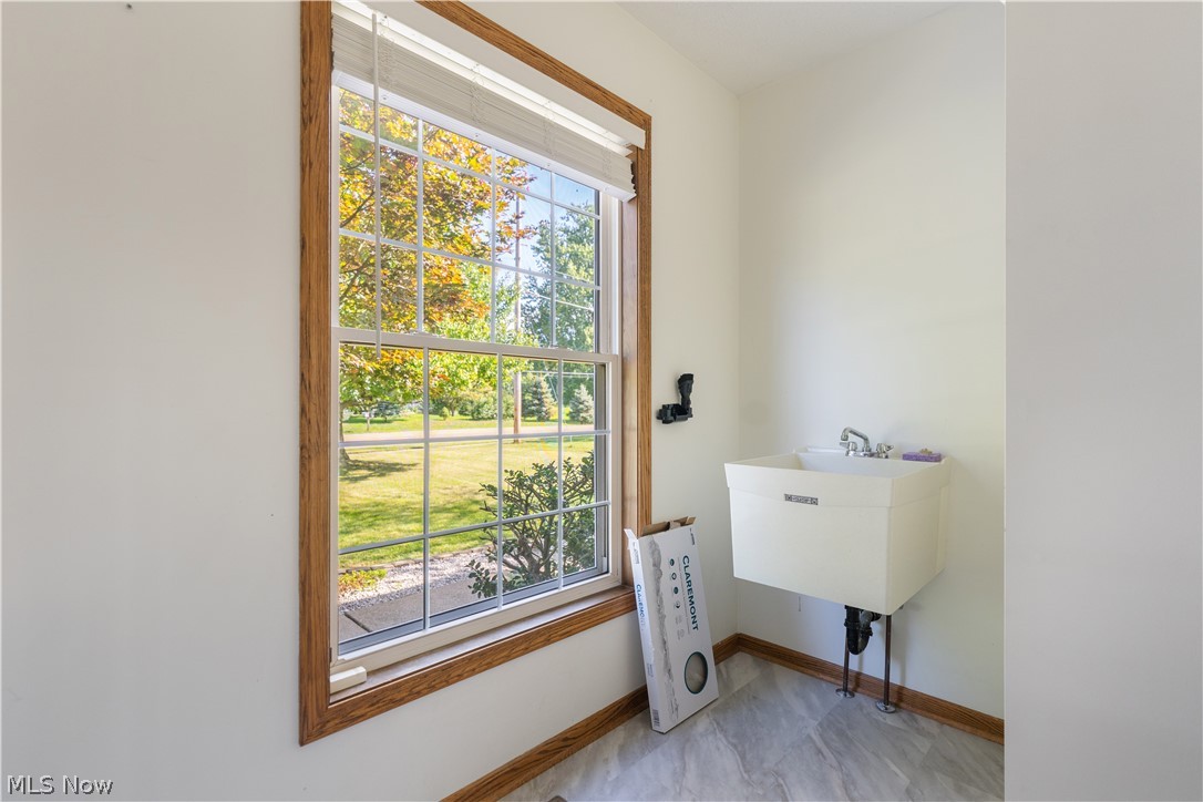 2124 Mount Pleasant Street NE Canton OH 44721