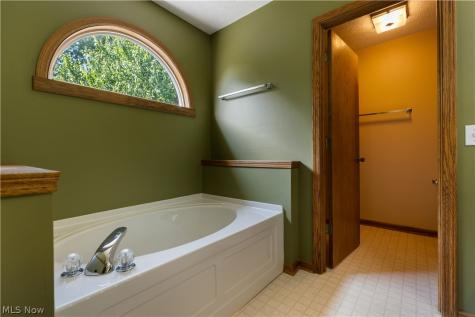 2124 Mount Pleasant Street NE Canton OH 44721