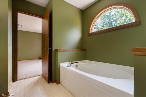 2124 Mount Pleasant Street NE Canton OH 44721