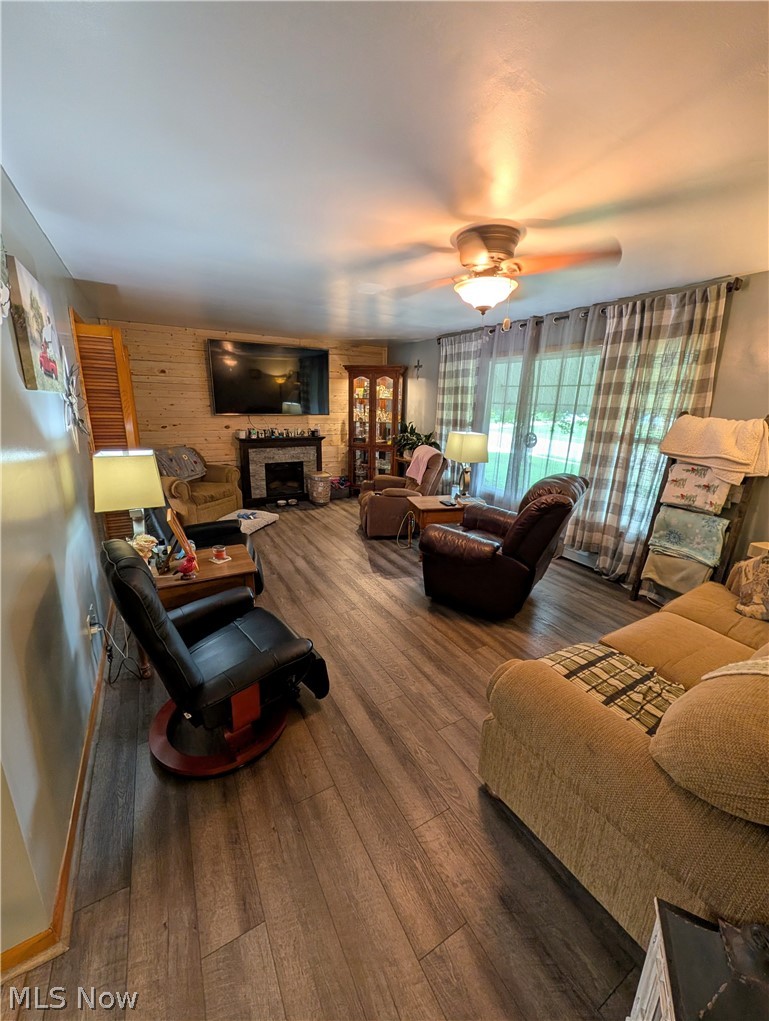 1409 Opal Street Louisville OH 44641
