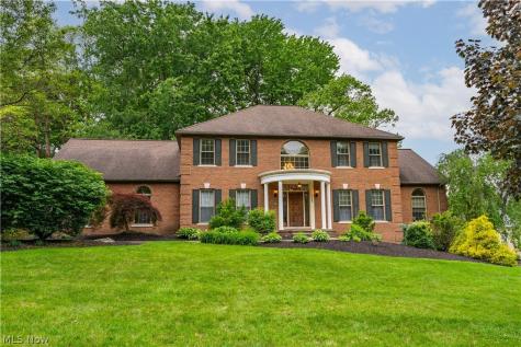 5205 Foxchase Avenue NW Canton OH 44718