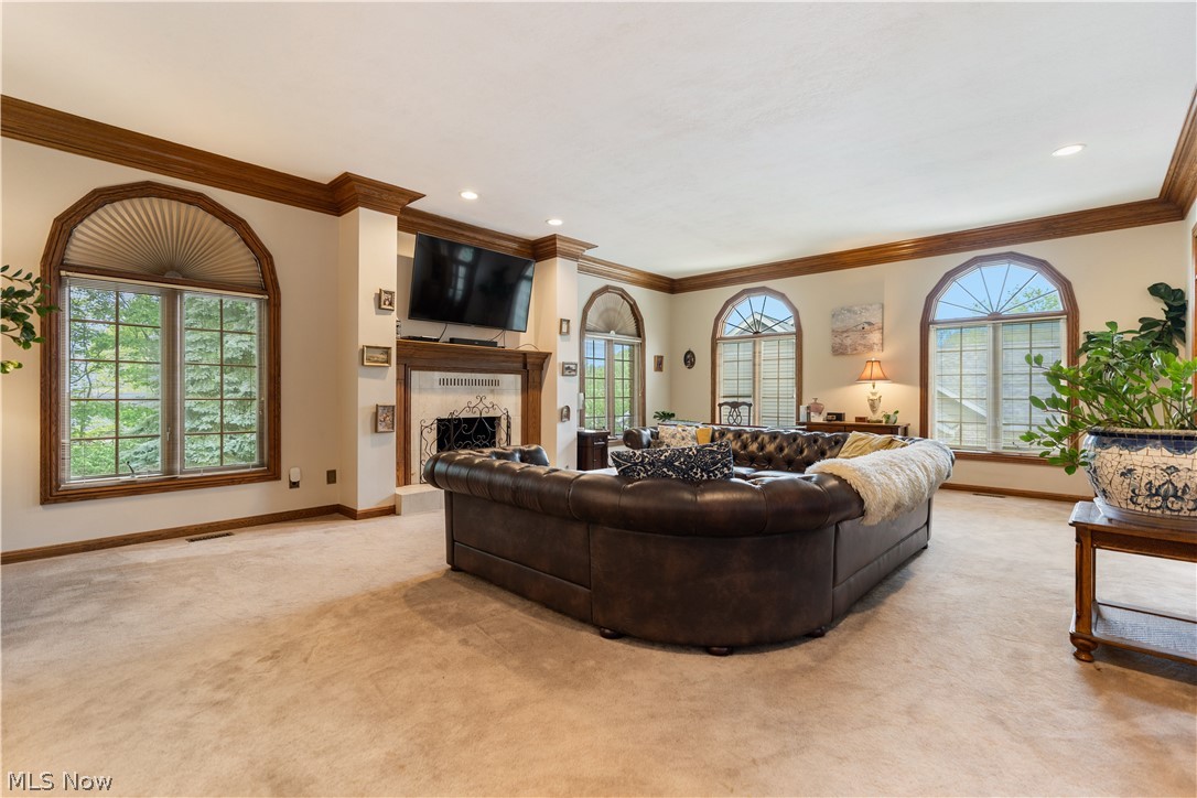 5205 Foxchase Avenue NW Canton OH 44718