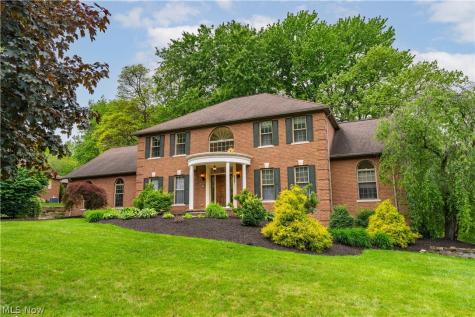5205 Foxchase Avenue NW Canton OH 44718