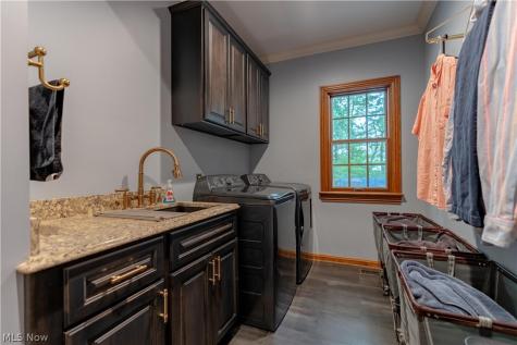 5205 Foxchase Avenue NW Canton OH 44718