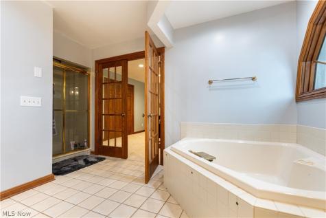 5205 Foxchase Avenue NW Canton OH 44718
