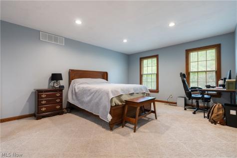 5205 Foxchase Avenue NW Canton OH 44718