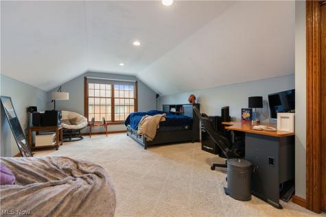5205 Foxchase Avenue NW Canton OH 44718