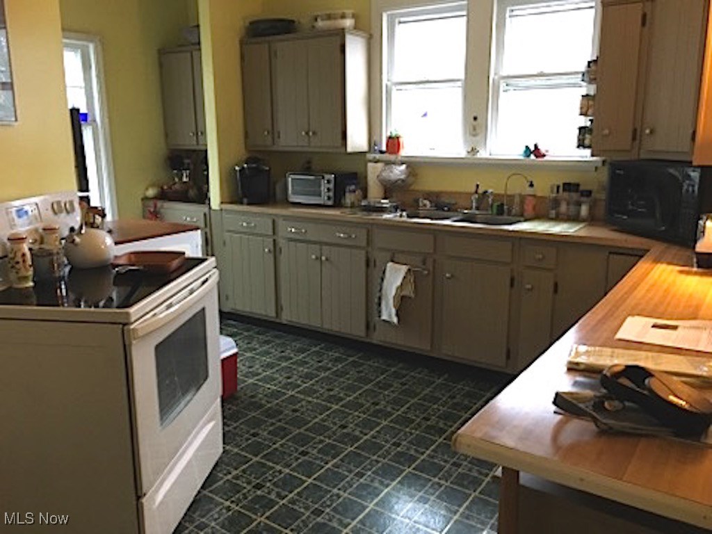 1564 Maple Road Cleveland Heights OH 44121