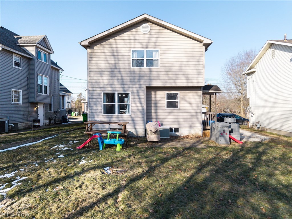 67 25th Street NW Barberton OH 44203