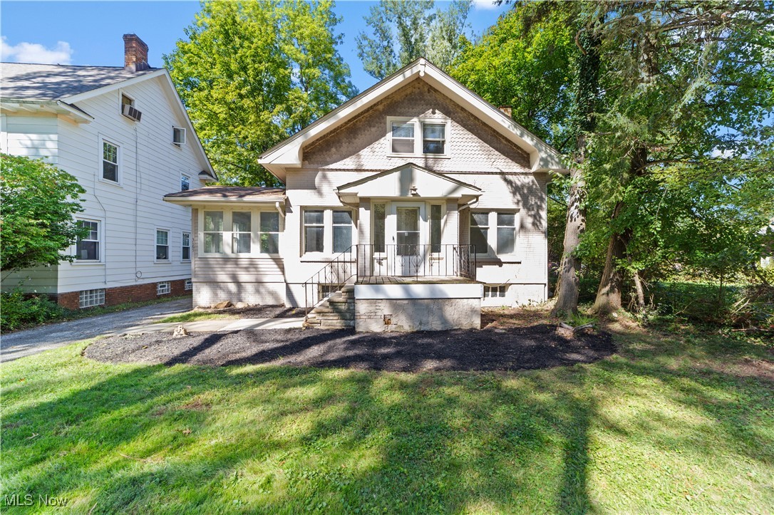 3165 Oak Road Cleveland Heights OH 44118