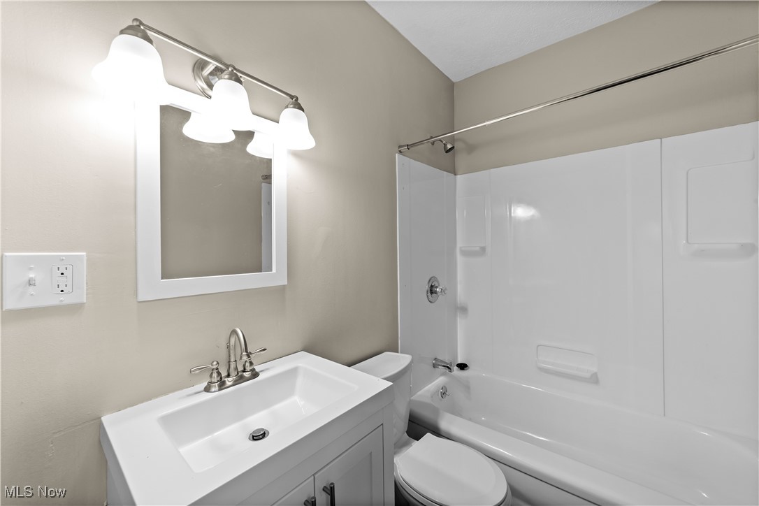 3165 Oak Road Cleveland Heights OH 44118