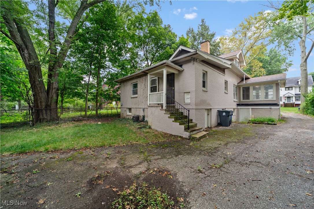 3165 Oak Road Cleveland Heights OH 44118