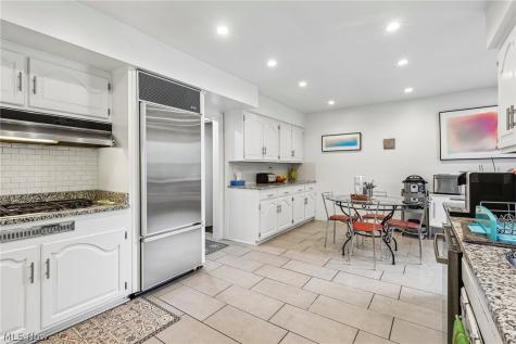 26201 Annesley Road Beachwood OH 44122