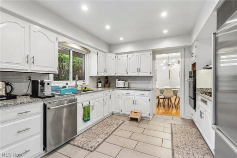 26201 Annesley Road Beachwood OH 44122