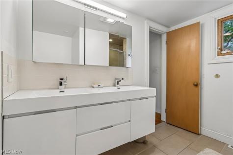26201 Annesley Road Beachwood OH 44122